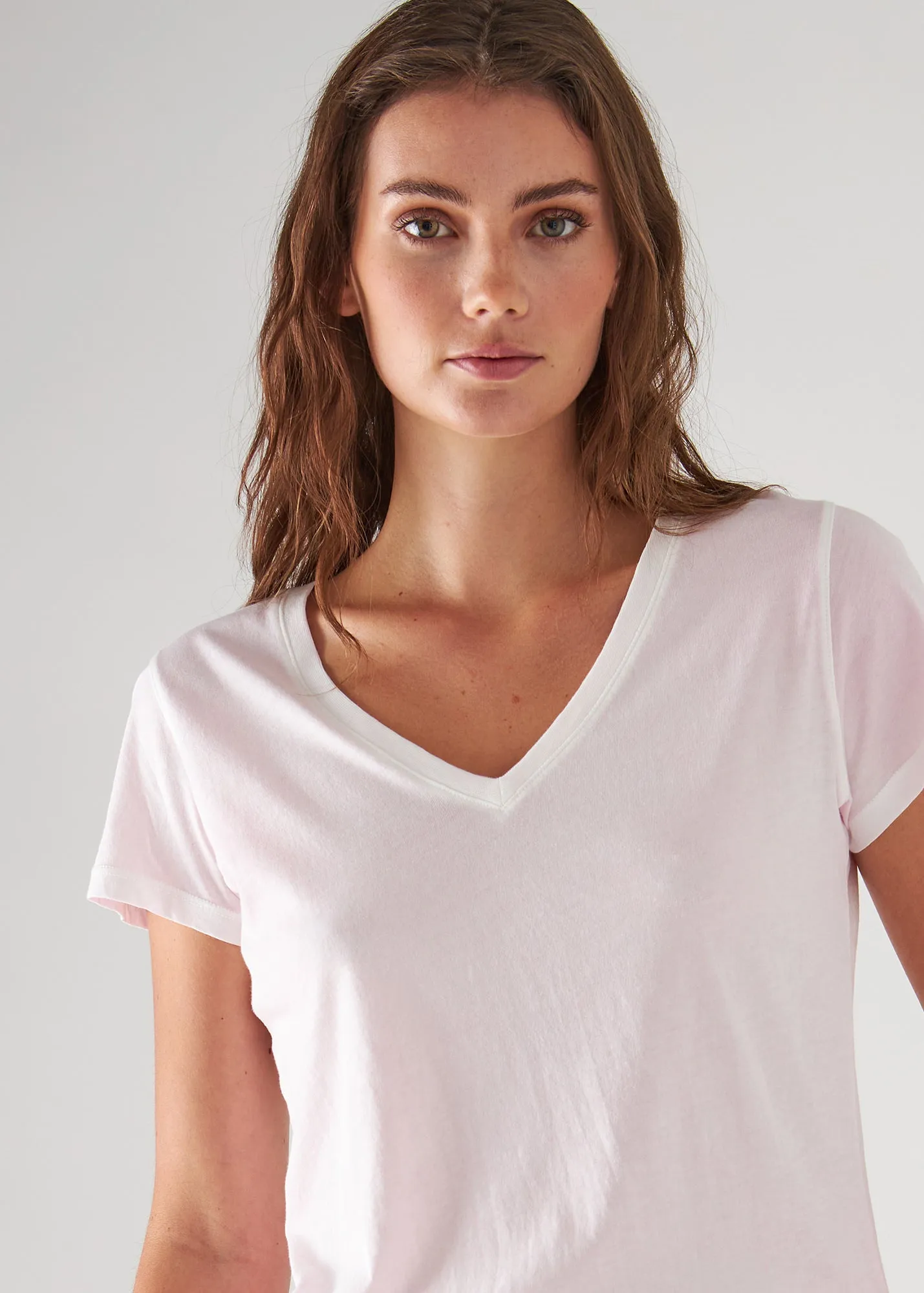 PIMA CLASSIC REVERSE SPRAY V-NECK TEE