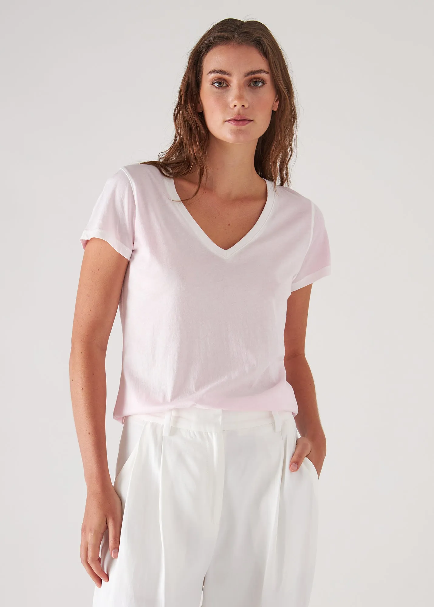 PIMA CLASSIC REVERSE SPRAY V-NECK TEE