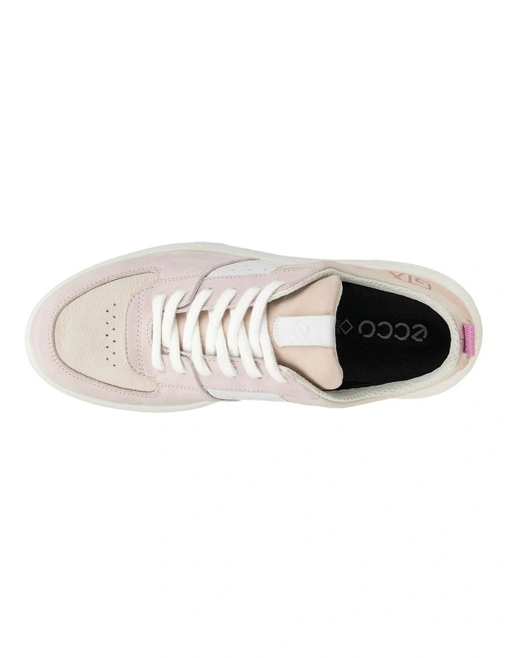 Street 720 Leather Sneaker in Pink