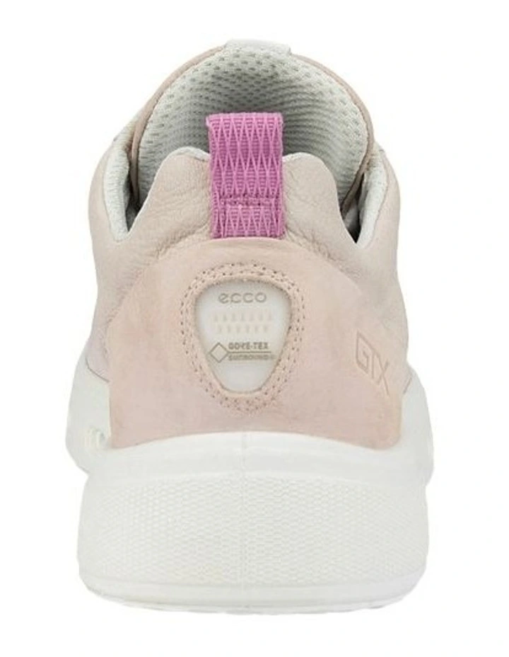 Street 720 Leather Sneaker in Pink