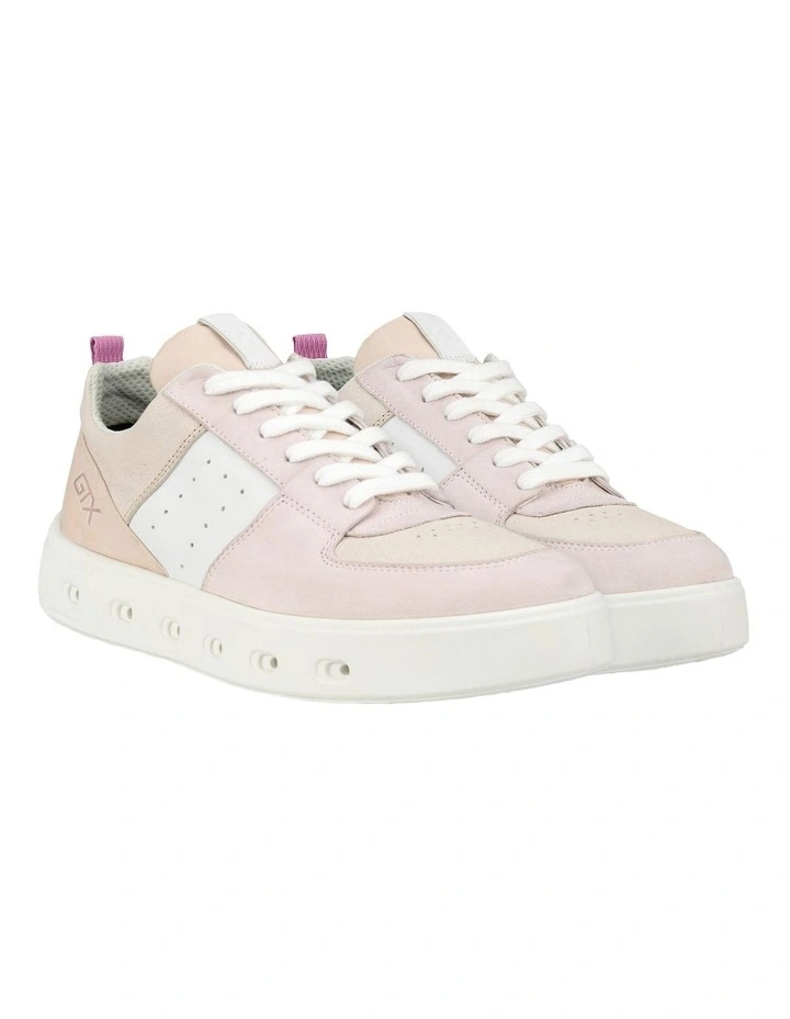 Street 720 Leather Sneaker in Pink